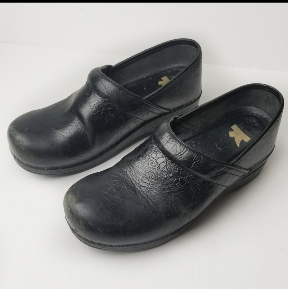 Dansko Pro XP Women Black Floral Clogs